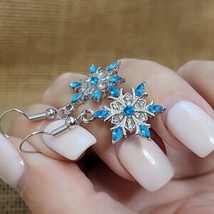 TOPAZ STYLE SNOWFLAKE SPARKLE EARRINGS